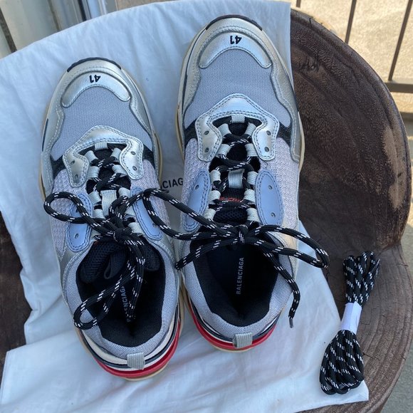 Authentic Balenciaga Triple S 41 - Picture 5 of 6